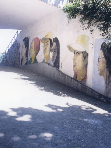 2000년대 운동장 입구 벽화